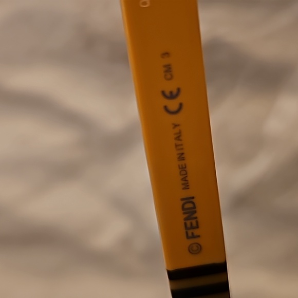 FENDI Women's Sunglasses. Pre-owned - Picture 10 of 12